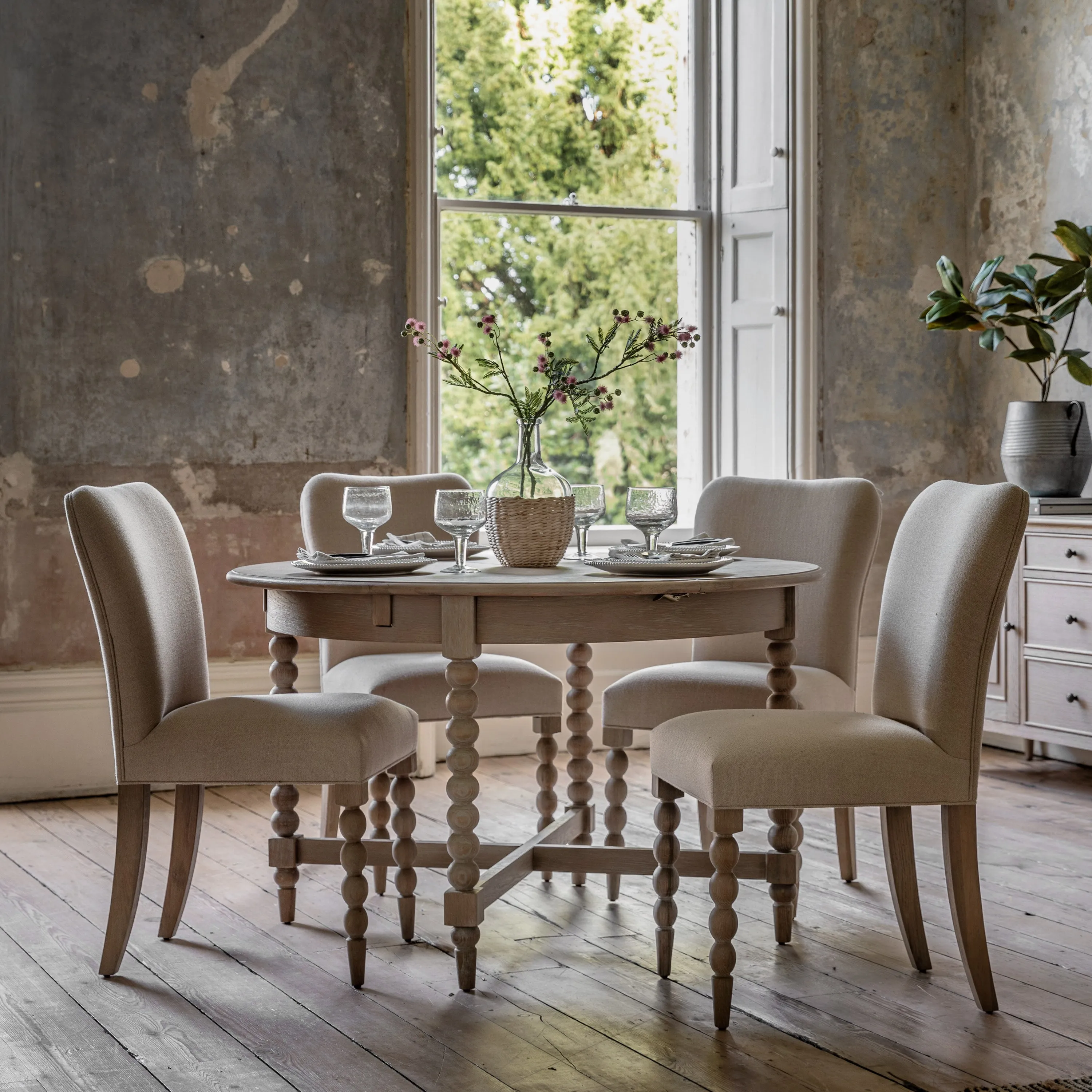 Amos Artisan Round Ext Dining Table
