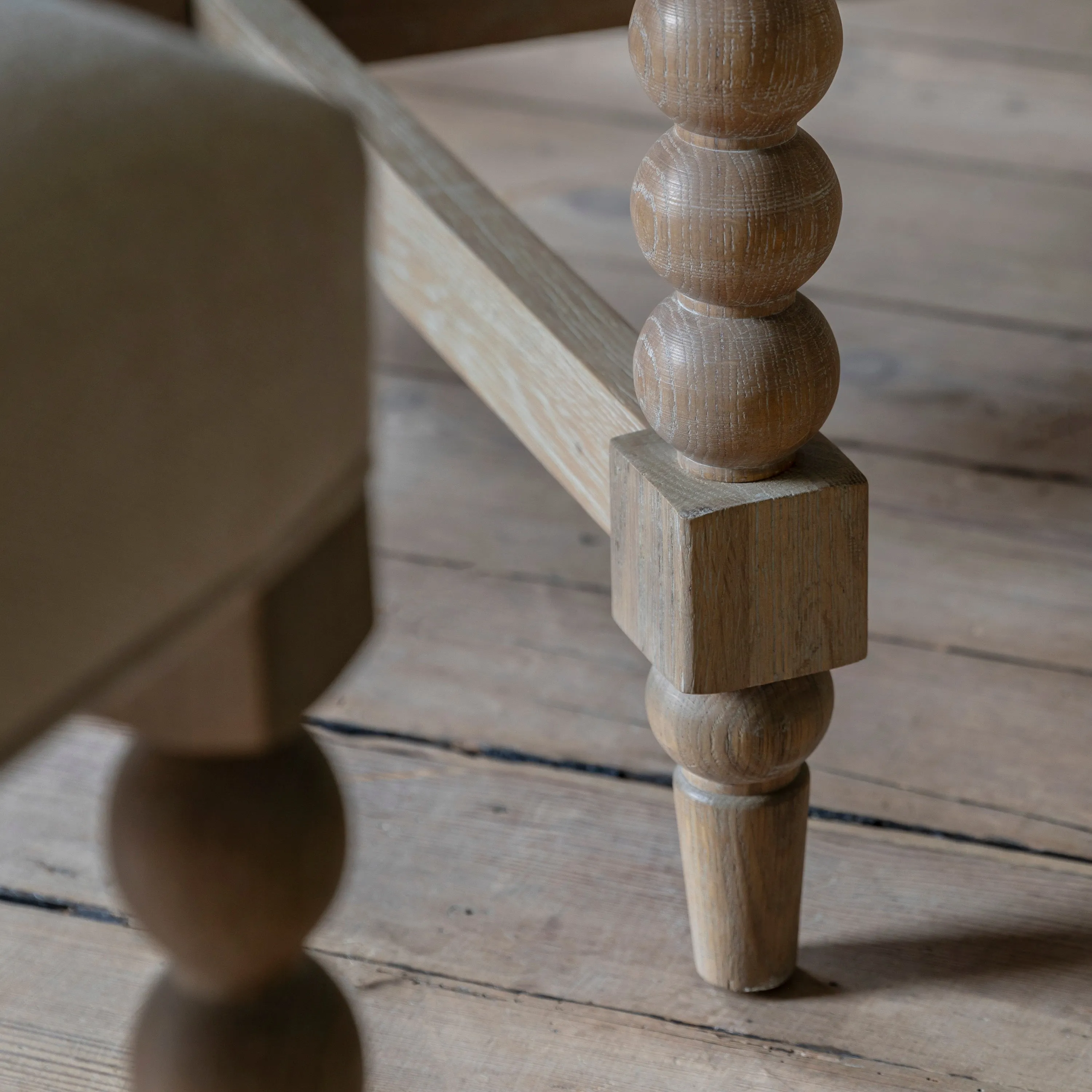 Amos Artisan Round Ext Dining Table