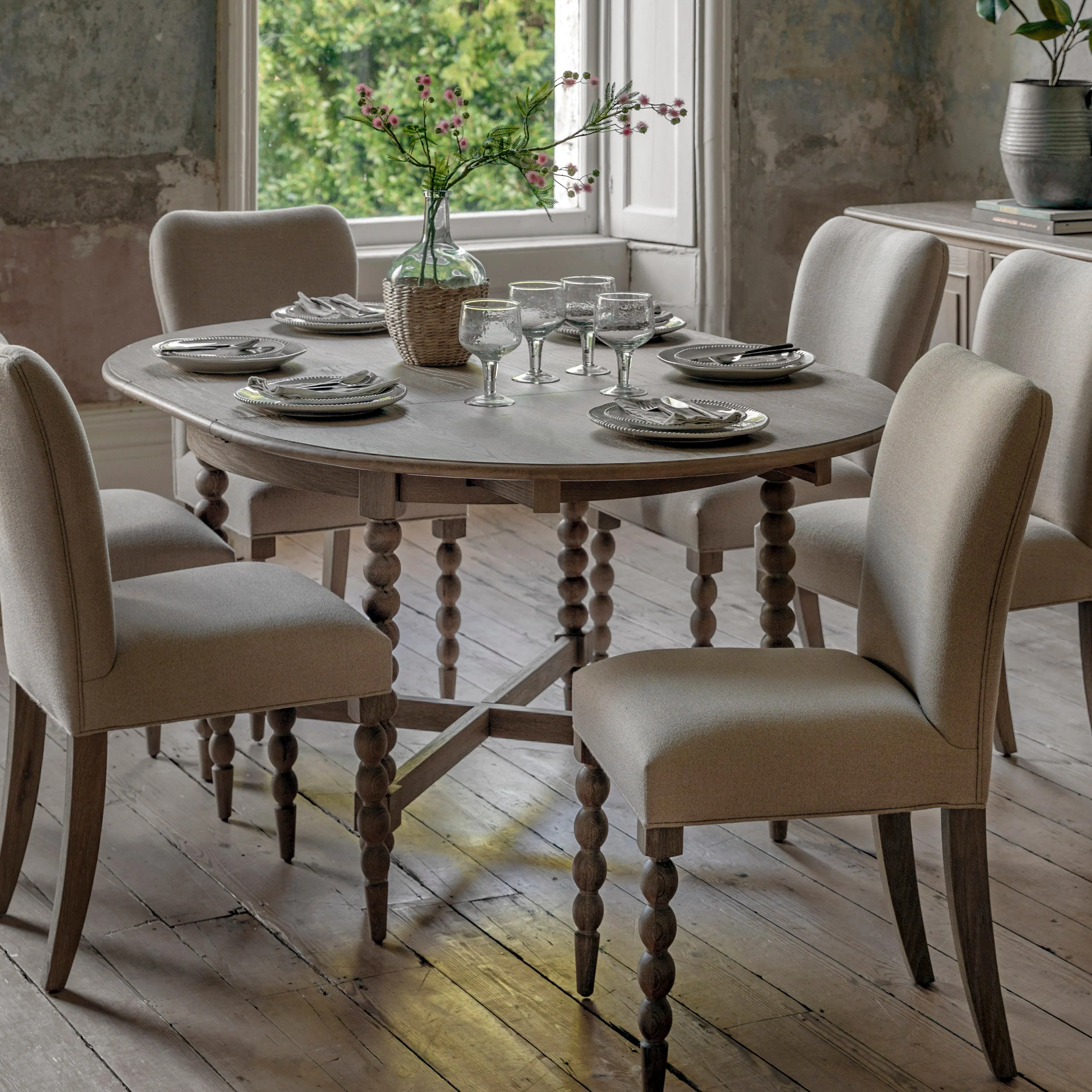 Amos Artisan Round Ext Dining Table